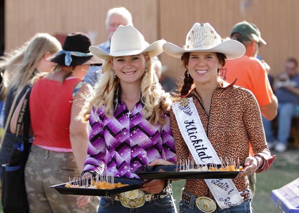 Rodeo queens serve appetizers to members of the community.